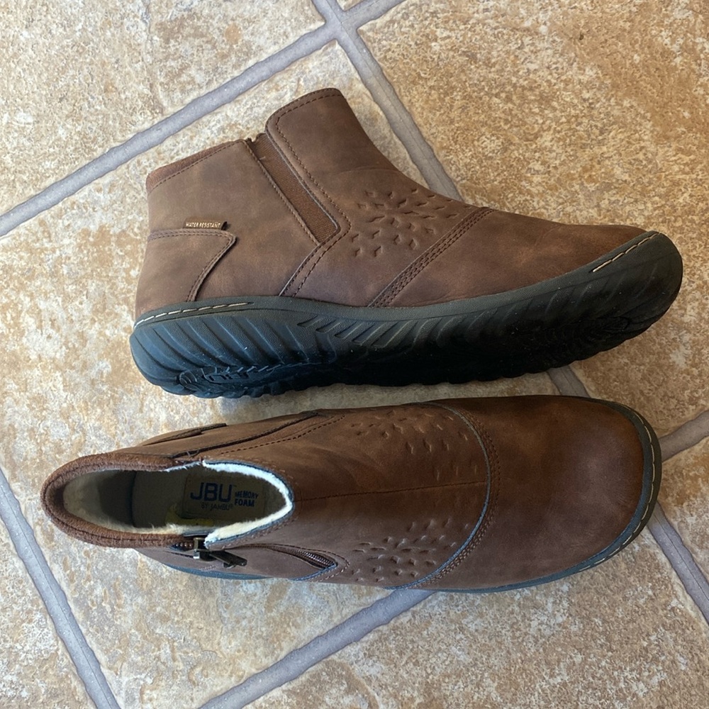 JBU women’s lined boot. Size 9.5M. Excellent condition. These are so cute.